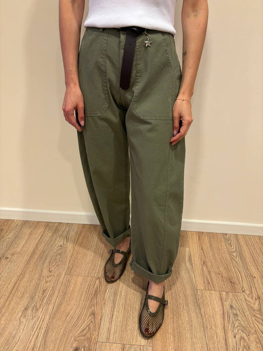 SUSY MIX - Pantalone barrel fit in cotone con cintura color verde militare