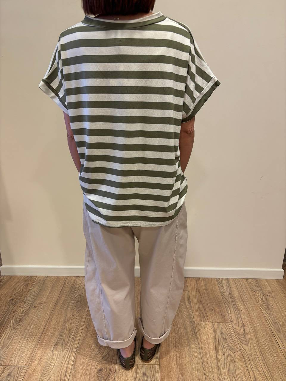 SUSY MIX - T-shirt a righe in viscosa morbida con scollo a V - più colori