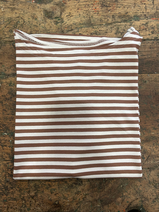 SUSY MIX - T-shirt a scatoletta in viscosa con scollo a barchetta a righe sottili - più colori