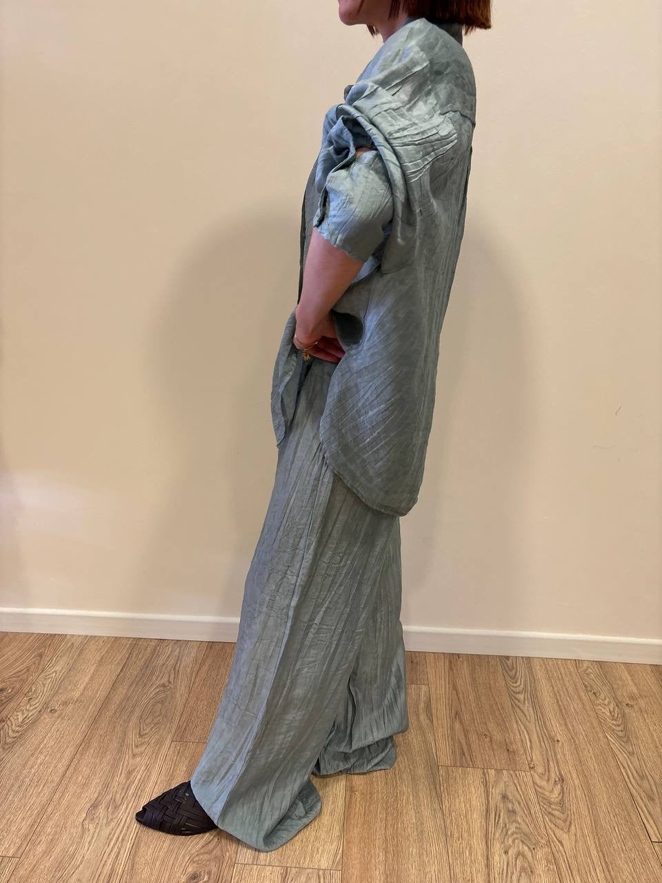 KONTATTO - Pantalone a palazzo in misto tencel goffrato color polvere