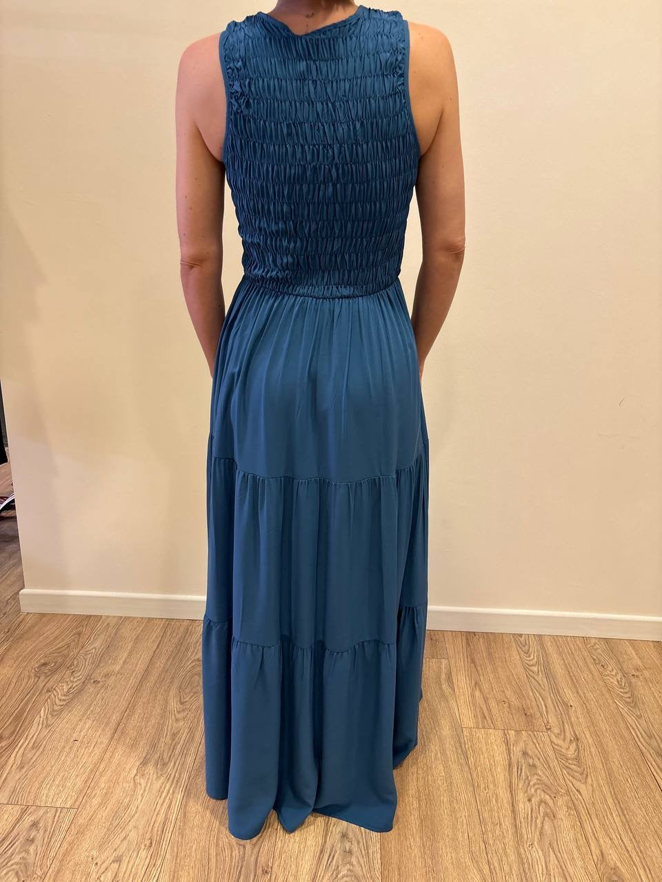 KONTATTO - Abito lungo con top arricciato e gonna liscia con balze color denim