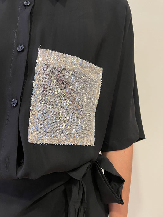 SUSY MIX - Camicia a mezze maniche morbida con taschino di paillettes nera