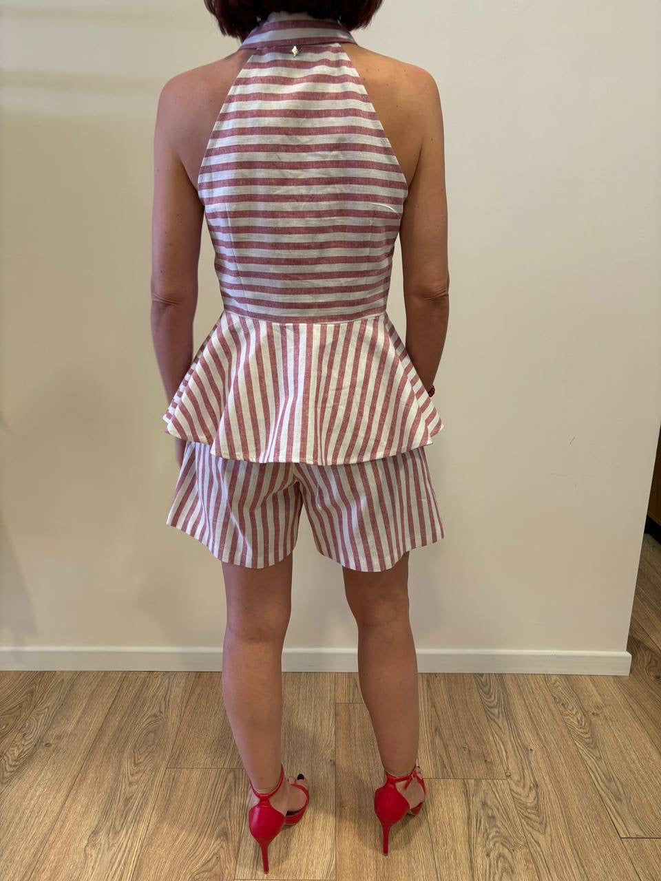 SOUVENIR - Shorts a farfalla a righe verticali burro e rosse in misto lino e cotone