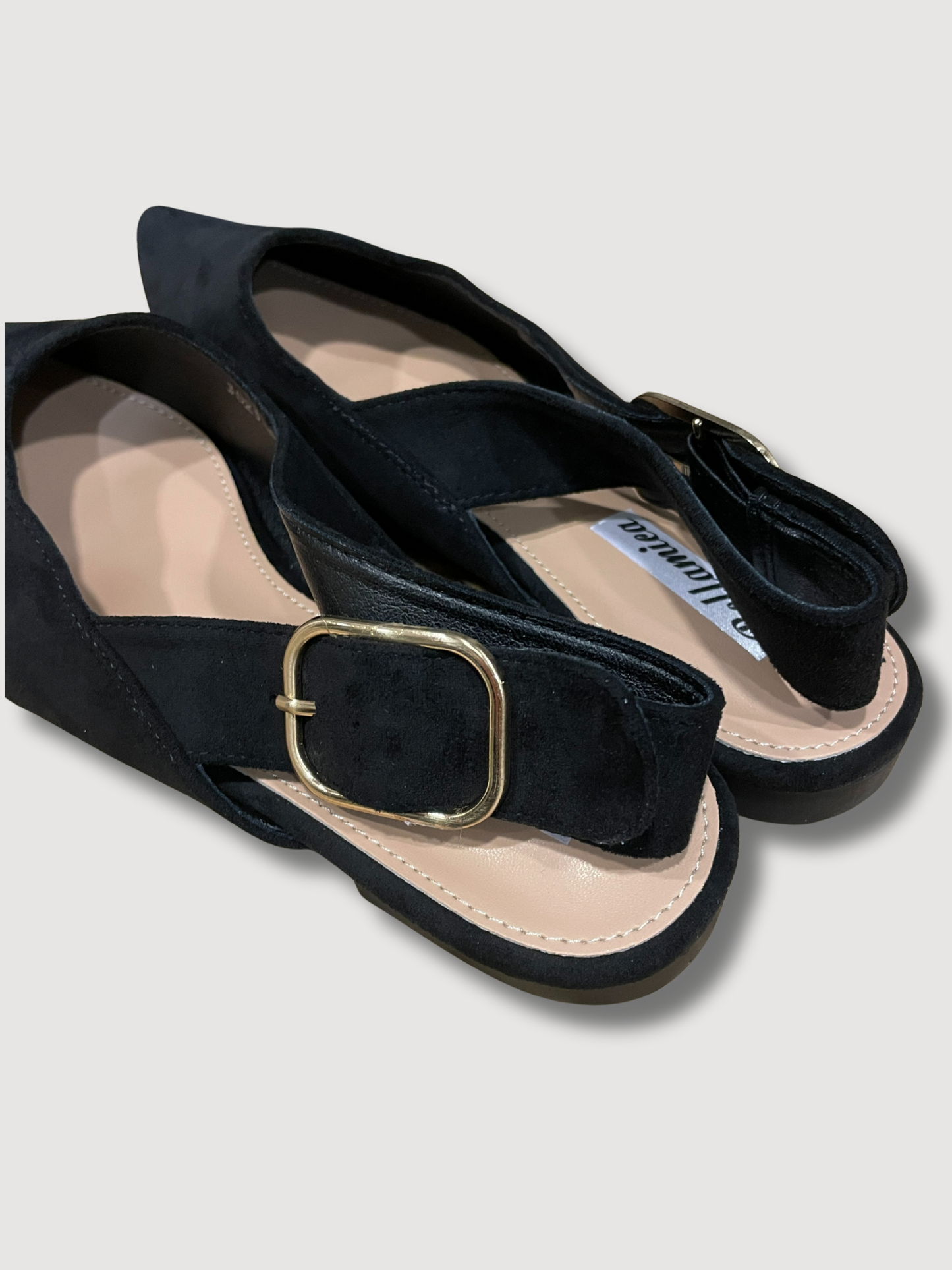 Flat in ecocamoscio a punta con fibbia oro - nero
