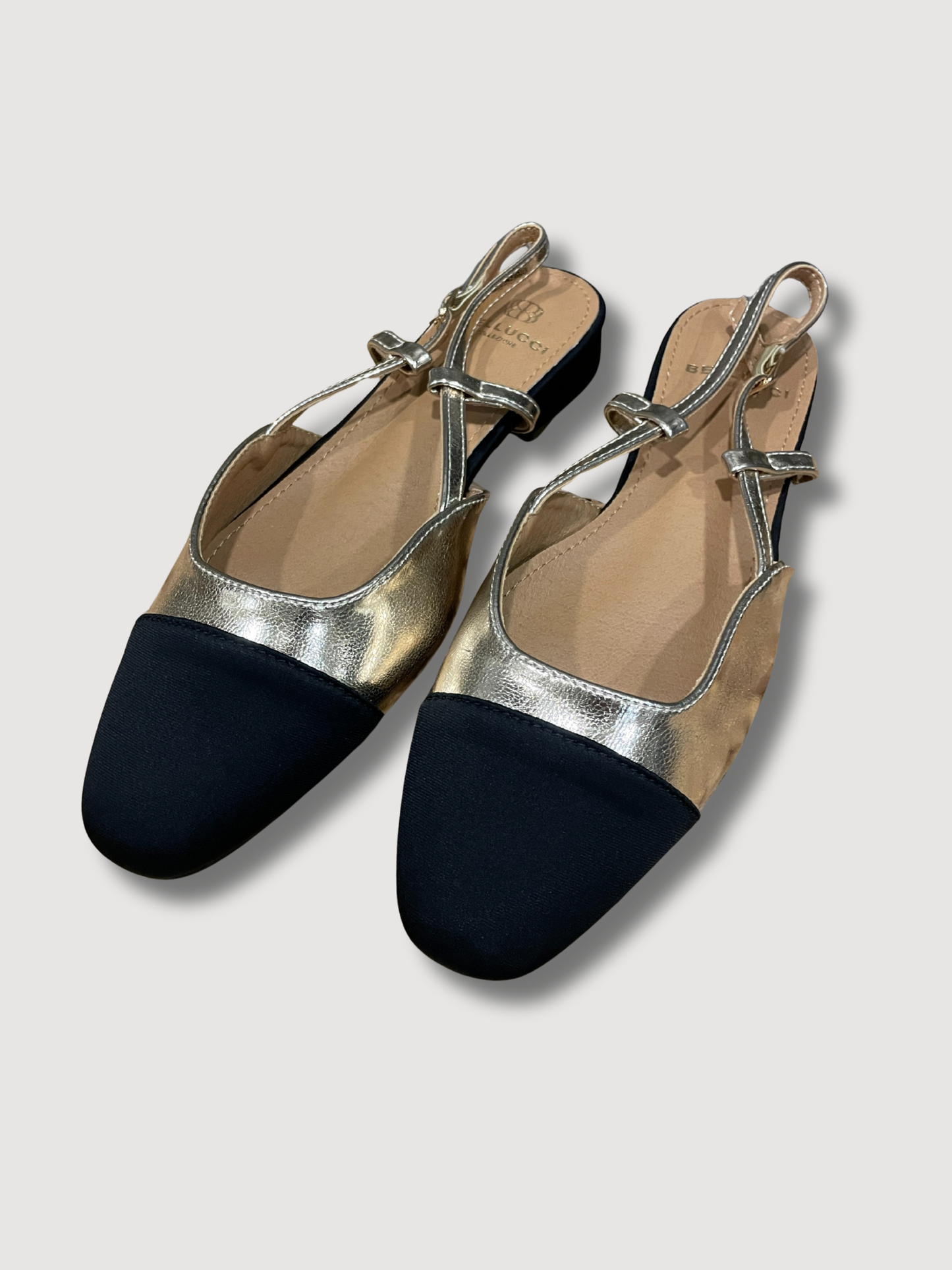 Chanel con punta squadrata bicolor - nero e oro