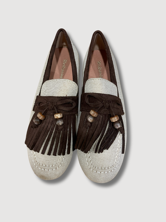 Mocassino in tessuto con nappine e perline - beige