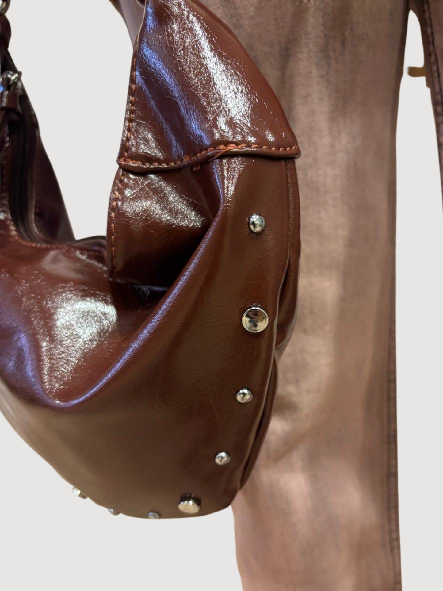 Borsa in ecopelle a mezzaluna fondente