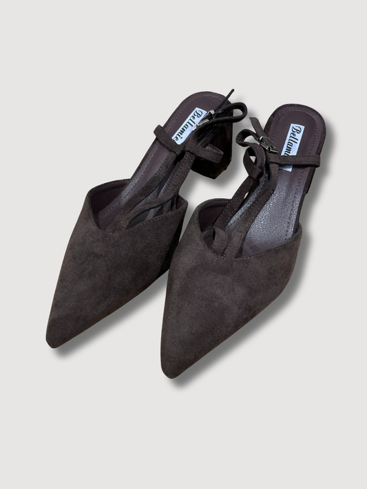 Scarpa in ecocamoscio a punta con tacco quadro - moro