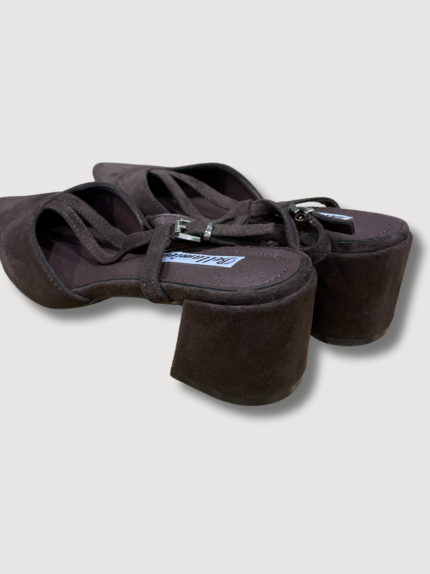 Scarpa in ecocamoscio a punta con tacco quadro - moro