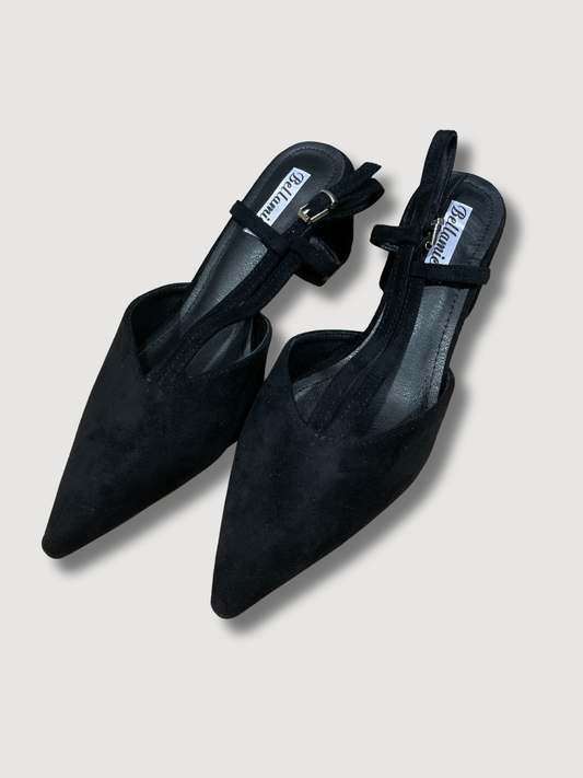 Scarpa in ecocamoscio a punta con tacco quadro - nero