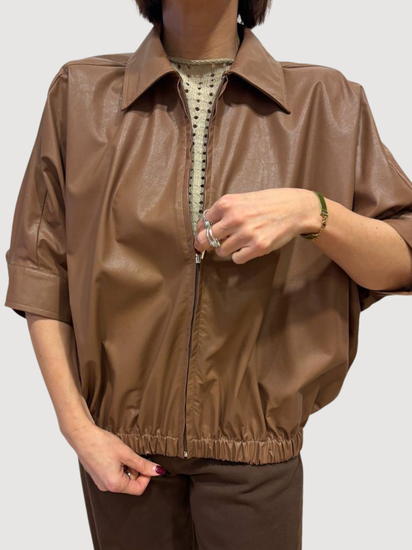 KONTATTO - Bomber in ecopelle color cuoio a mezze maniche