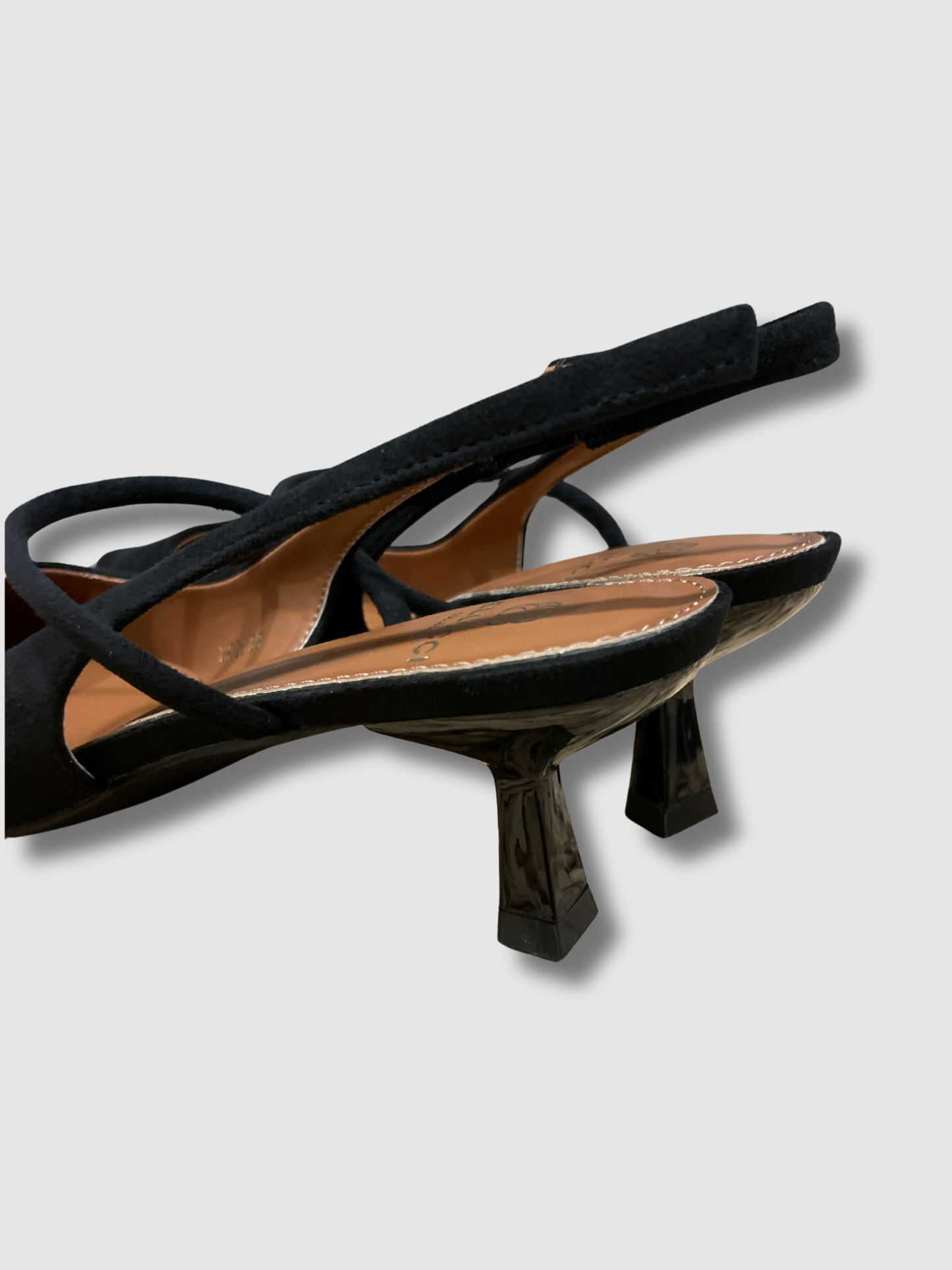 Scarpa con tacco a punta in ecocamoscio  - nero