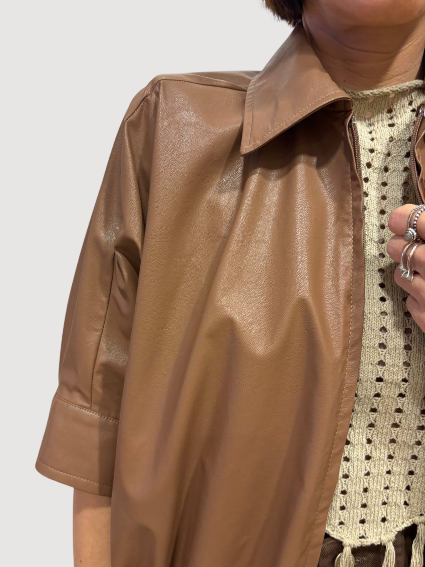 KONTATTO - Bomber in ecopelle color cuoio a mezze maniche