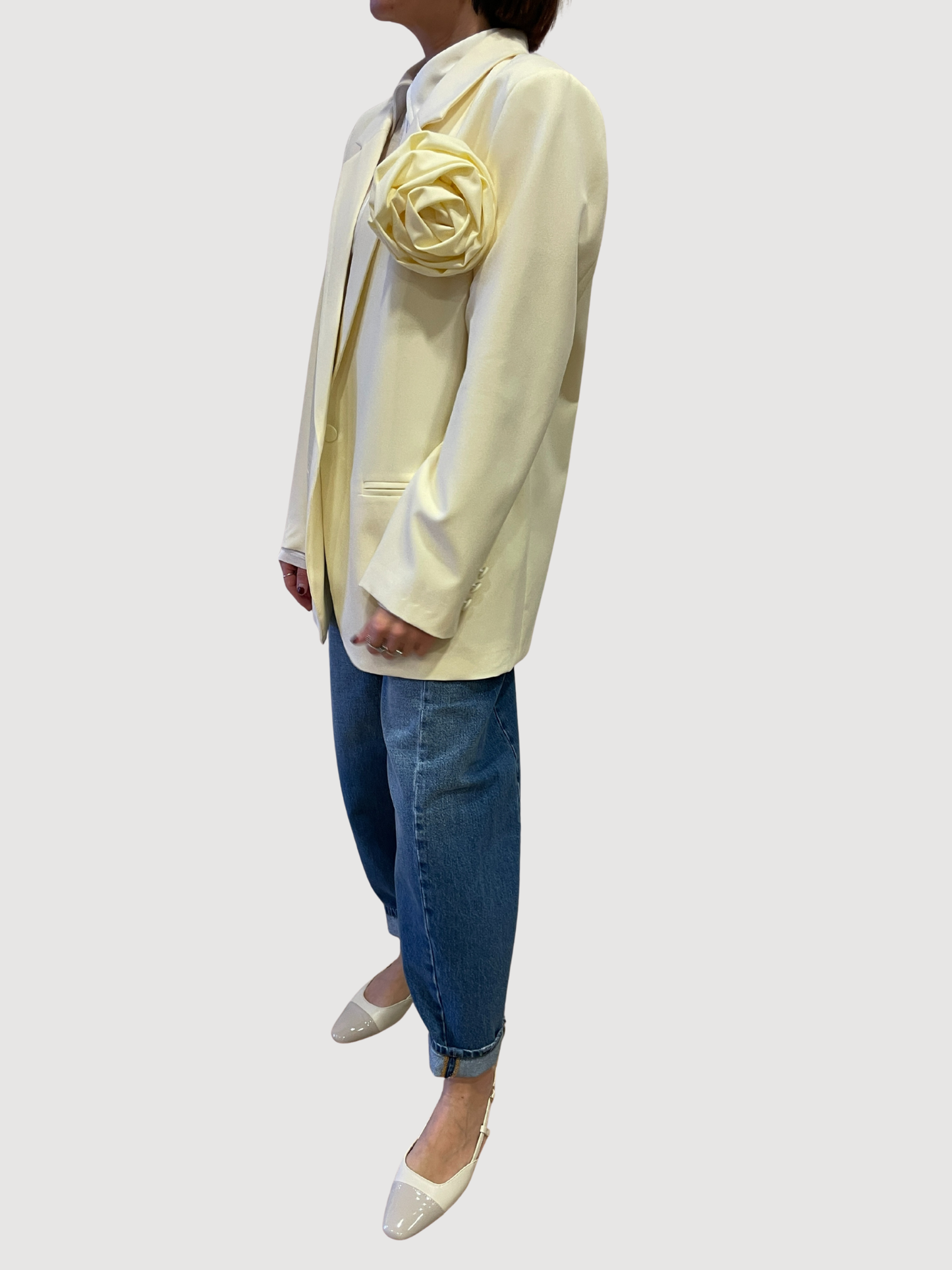 VICOLO - Giacca over a un bottone con spilla a fiore rimovibile giallo pulcino