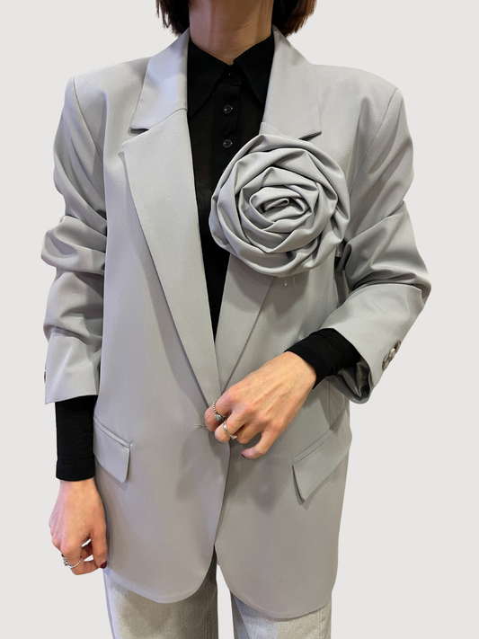 VICOLO - Giacca over a un bottone con spilla a fiore rimovibile grigio perla