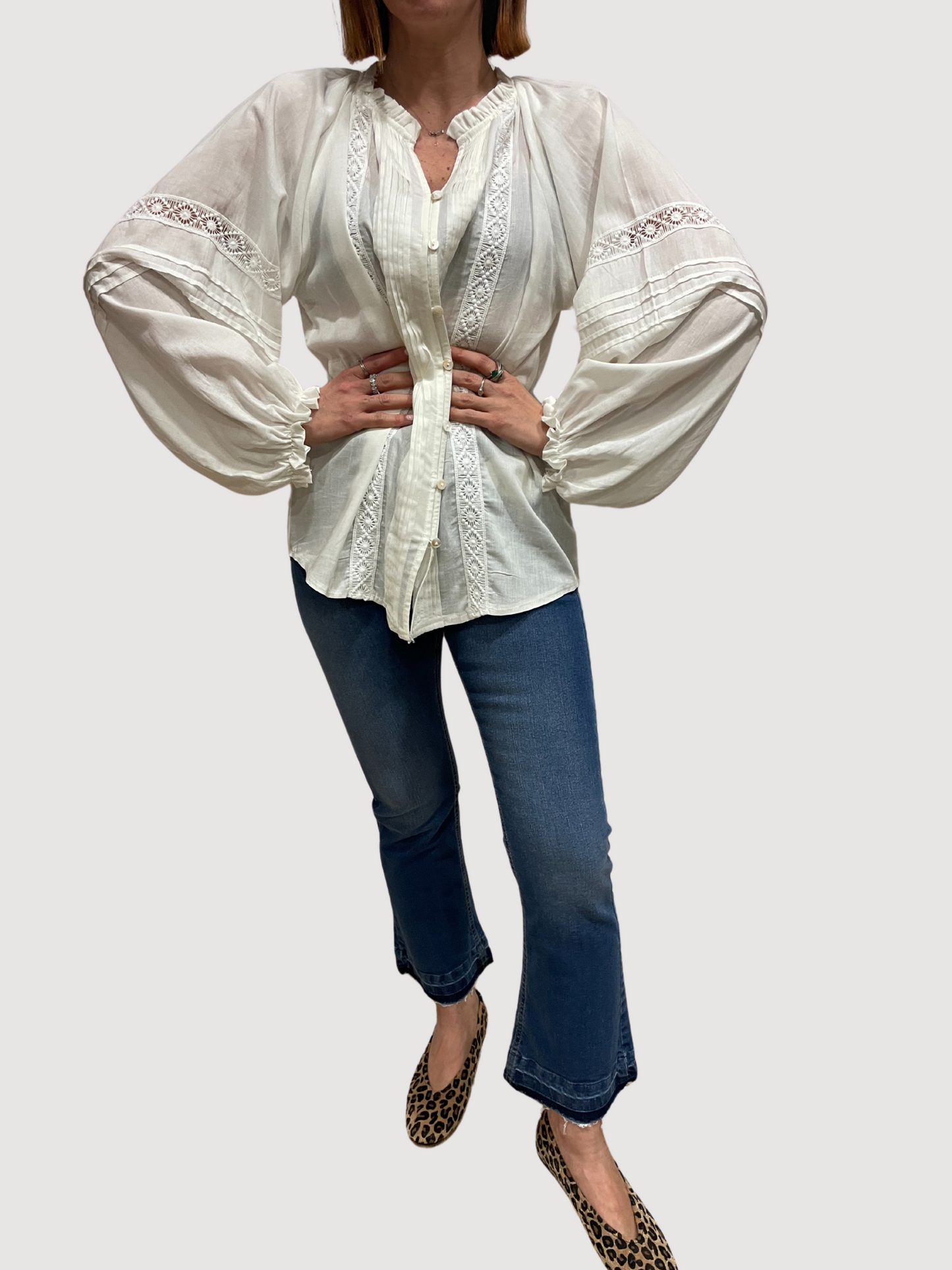 KONTATTO - Camicia bianca con bottoni e ricami