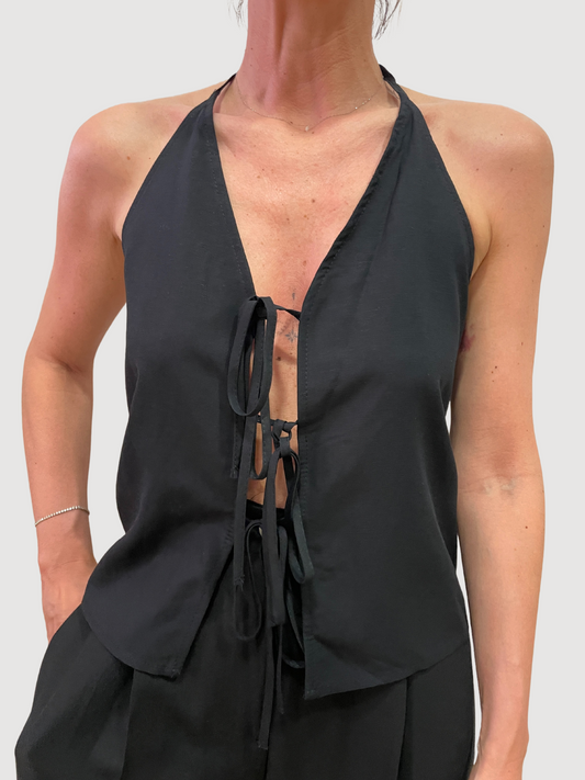 VICOLO - Gilet nero con fiocchi e scollo sul retro in misto lino e viscosa