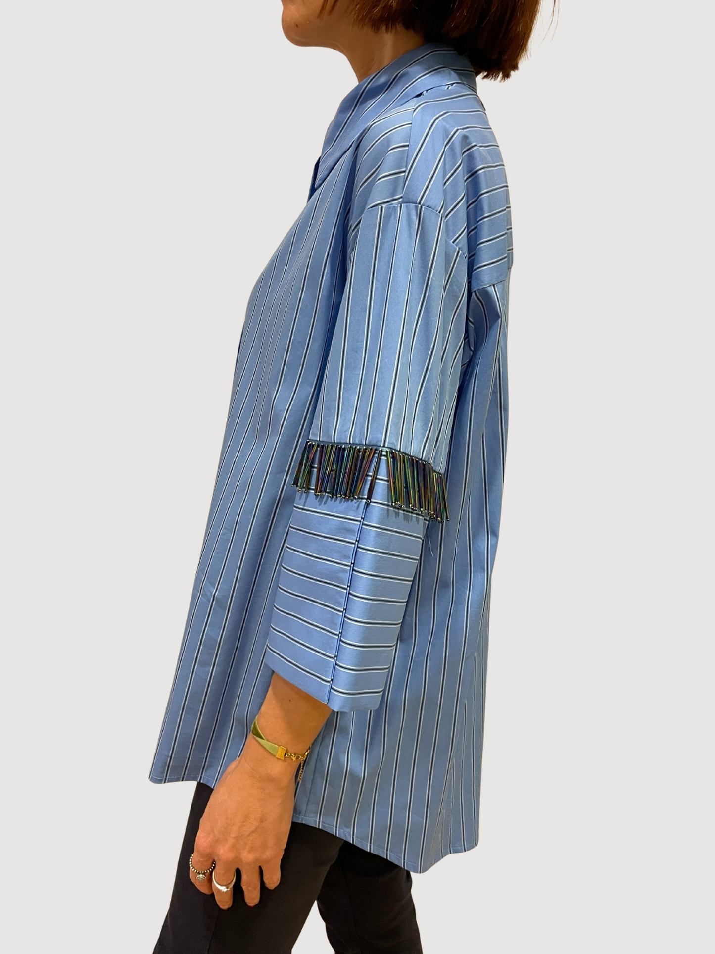 MEME ROAD - Camicia azzurra in popeline con dettaglio applicazione perline