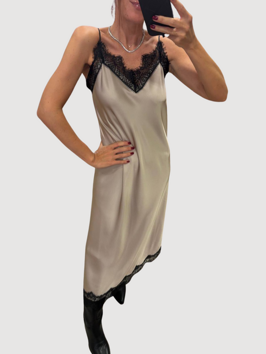 SOUVENIR - Abito sottoveste lungo in viscosa color pietra con pizzo nero