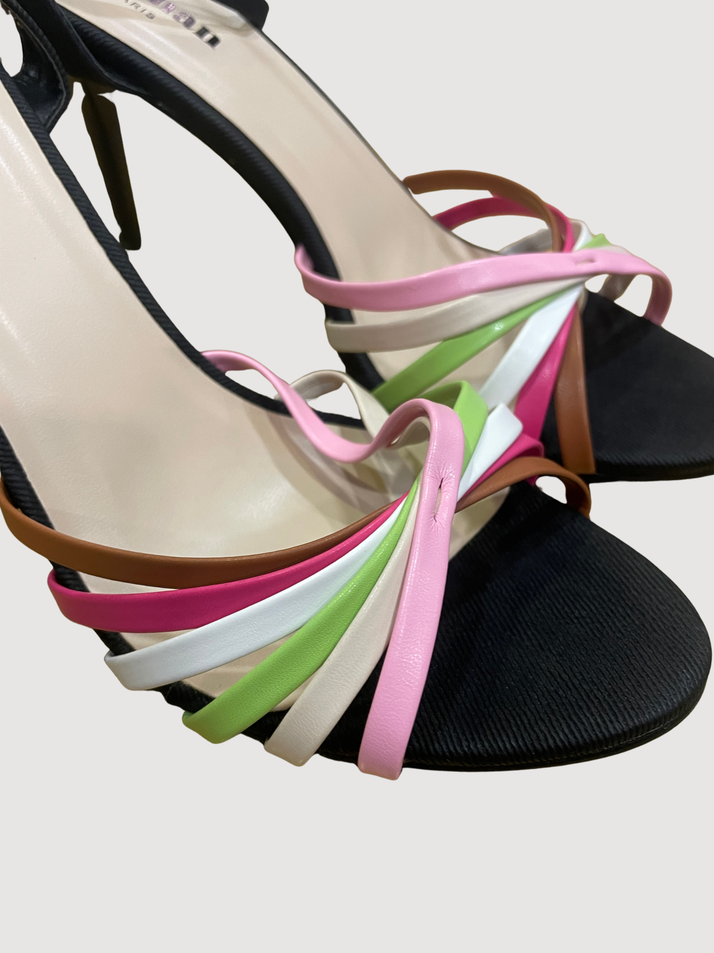 Sandalo intrecciato nero con fascette multicolor