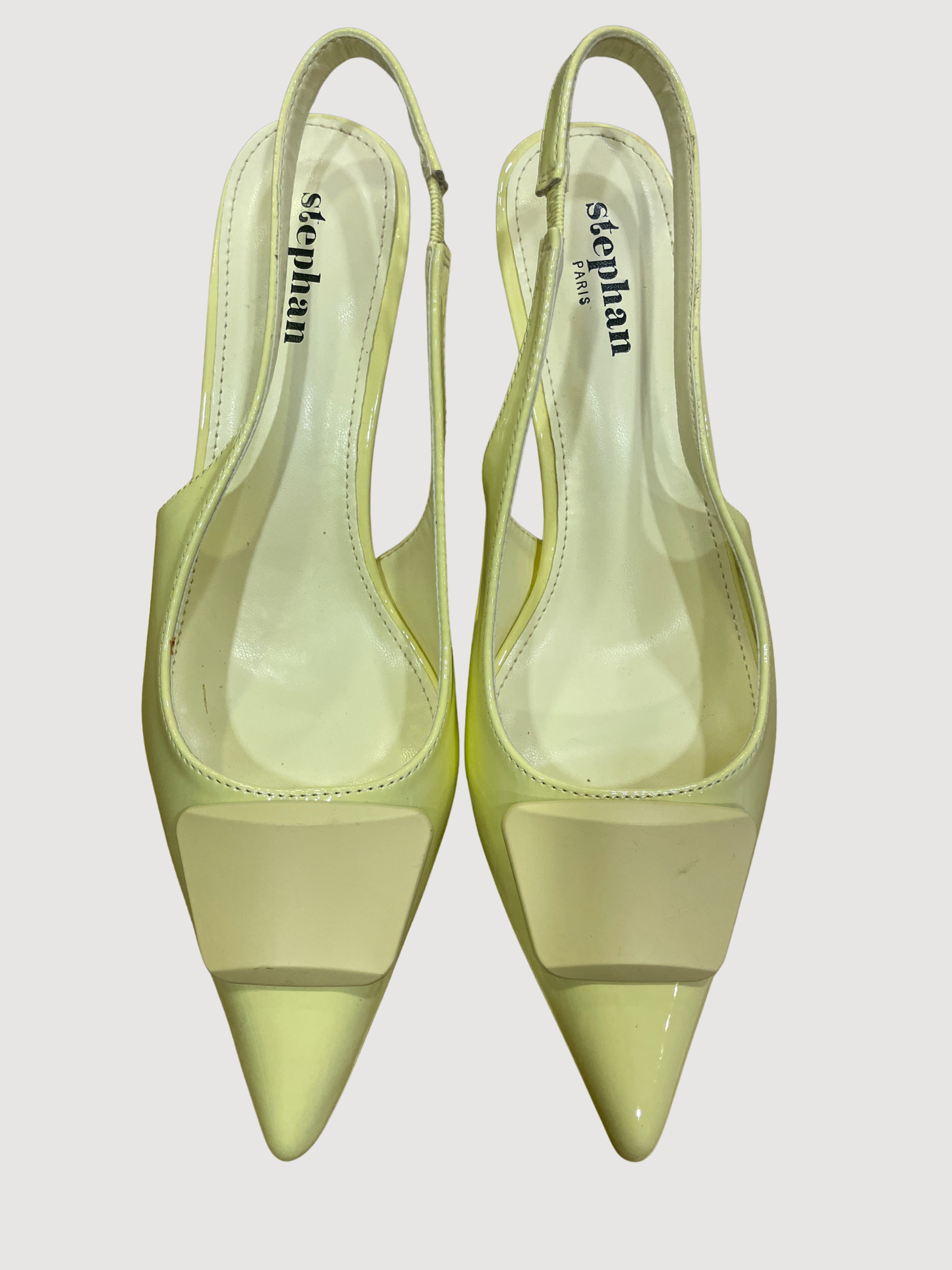 Scarpa con tacco giallo lime con dettaglio pietra