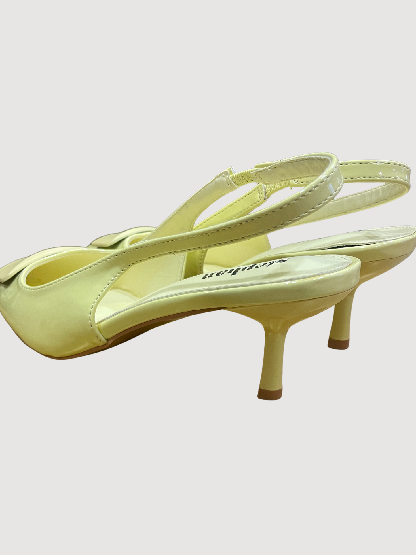 Scarpa con tacco giallo lime con dettaglio pietra