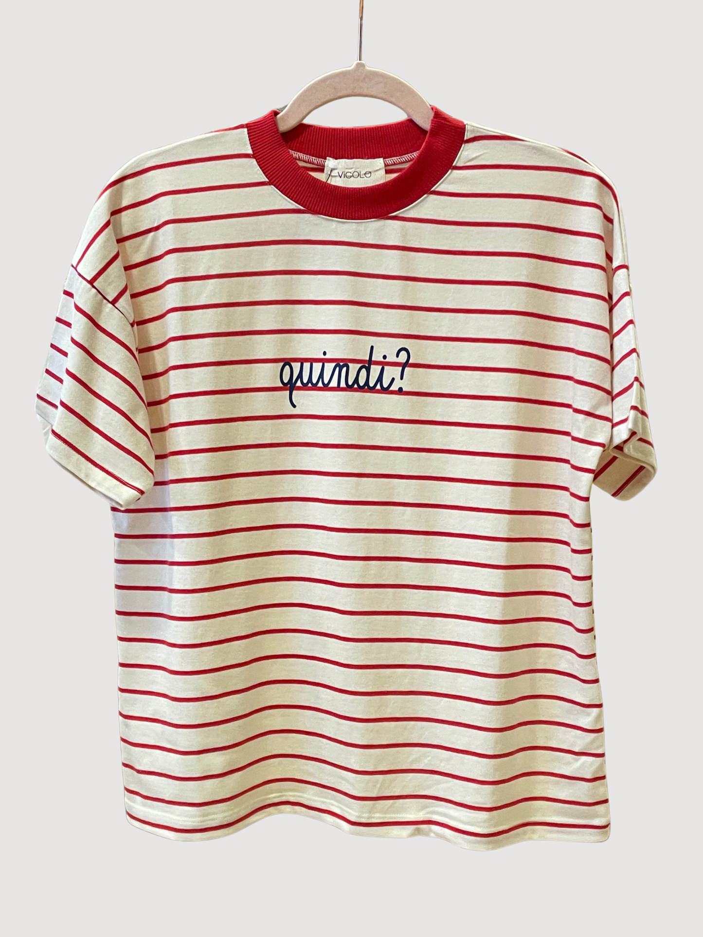 VICOLO - T-shirt over a righe burro e rossa con scritta blu "quindi?"