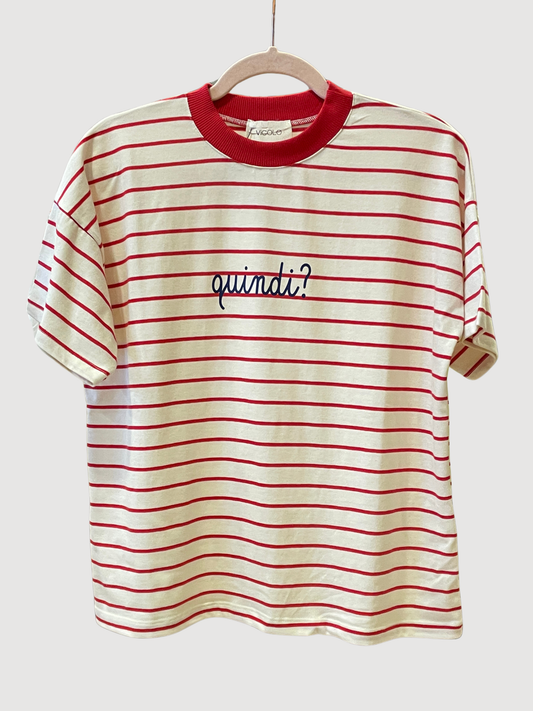 VICOLO - T-shirt over a righe burro e rossa con scritta blu "quindi?"