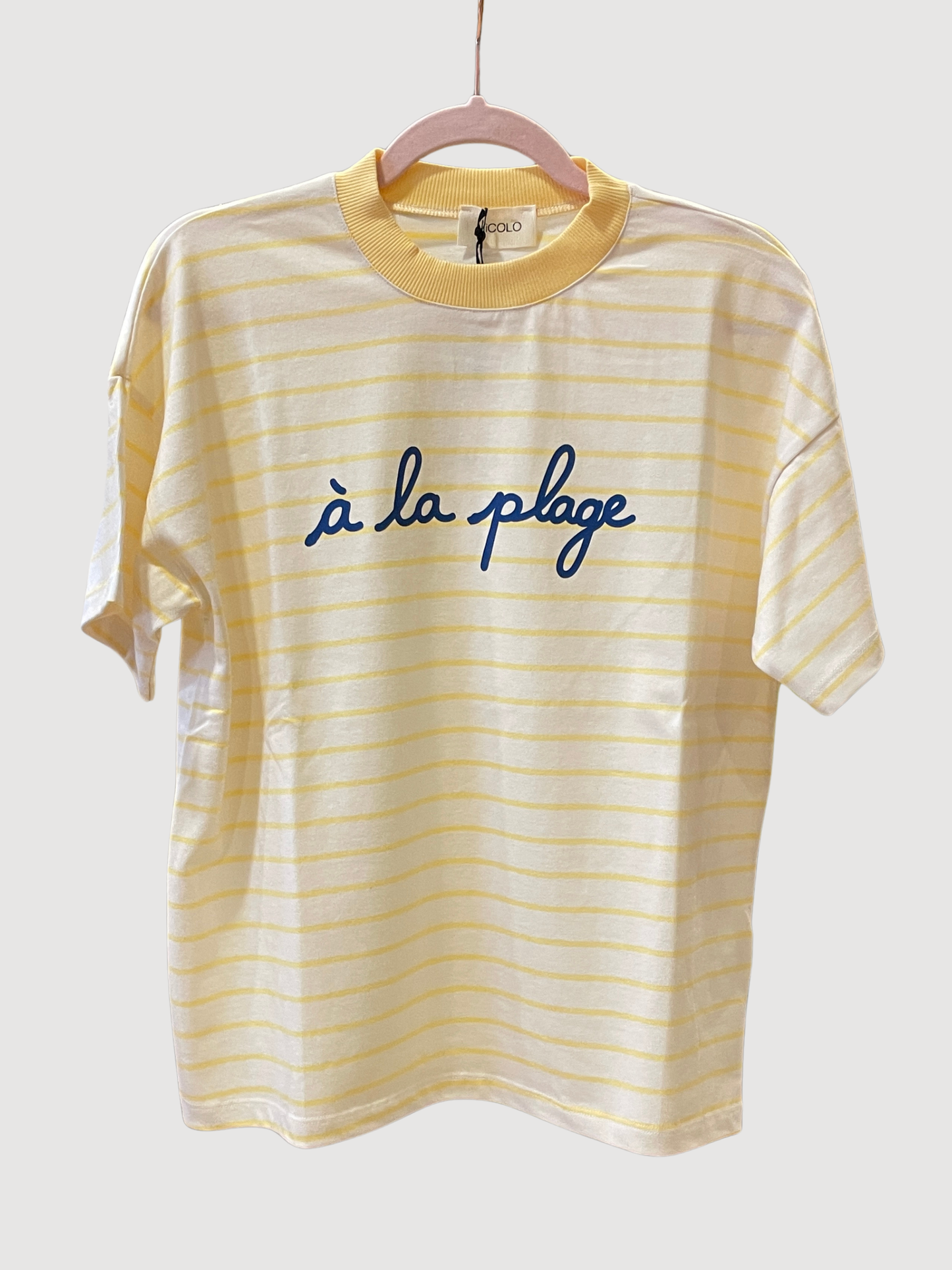 VICOLO - T-shirt over a righe burro e gialla con scritta  blu "à la plage"