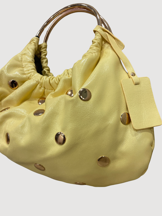 Borsa in ecopelle giallo pulcino con manici e dettaglio borchie