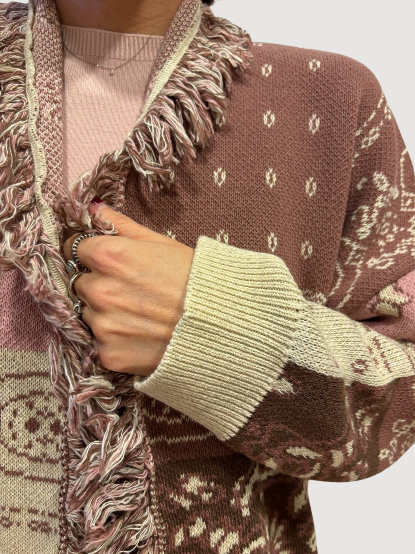 KONTATTO - Cardigan rosa ed ecrù jaquard con frange