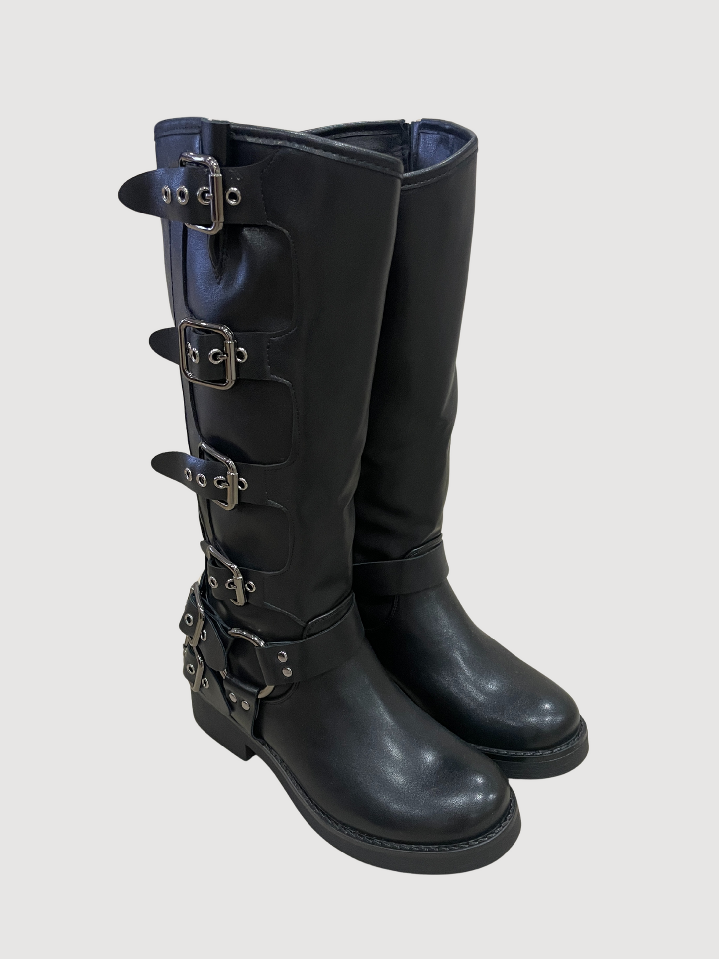 Stivale nero alto con più fibbie