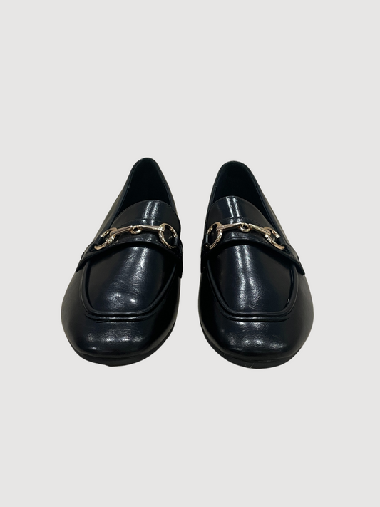 Mocassino nero in ecopelle con cinturino oro