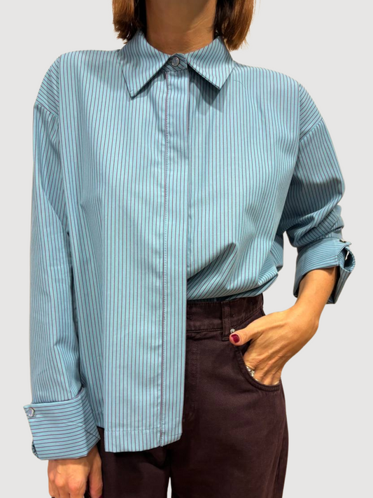 MEME ROAD - Camicia azzurra con riga bordeaux con bottone a gioiello