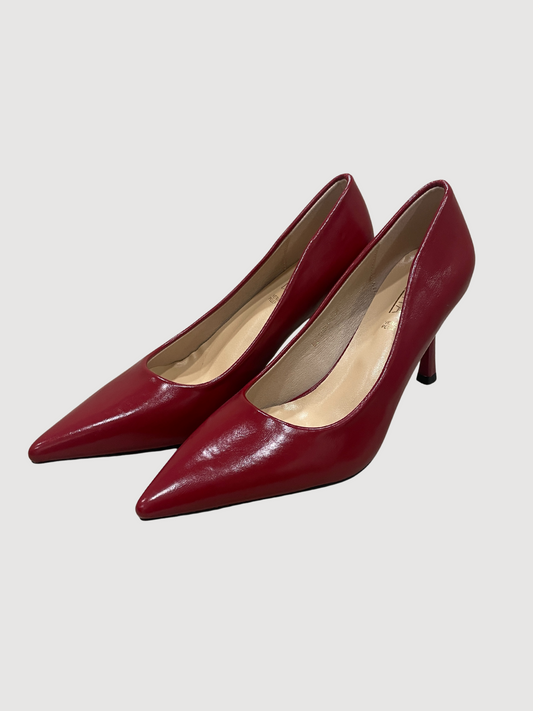 Scarpa con tacco in ecopelle color ciliegia