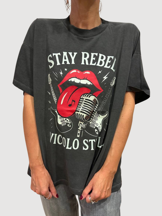 VICOLO - T-shirt over grigio fumo con scritta "stay rebel"