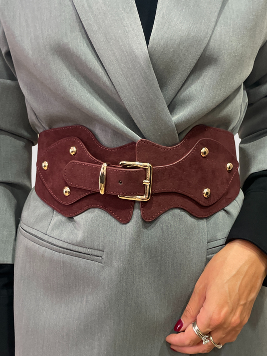 Cintura in suede ciliegia con dettagli dorati