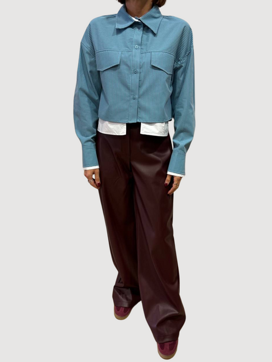 MEME ROAD - Camicia azzurra crop a righe bordeaux