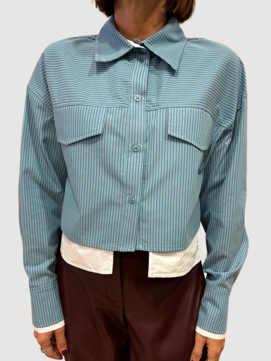 MEME ROAD - Camicia azzurra crop a righe bordeaux