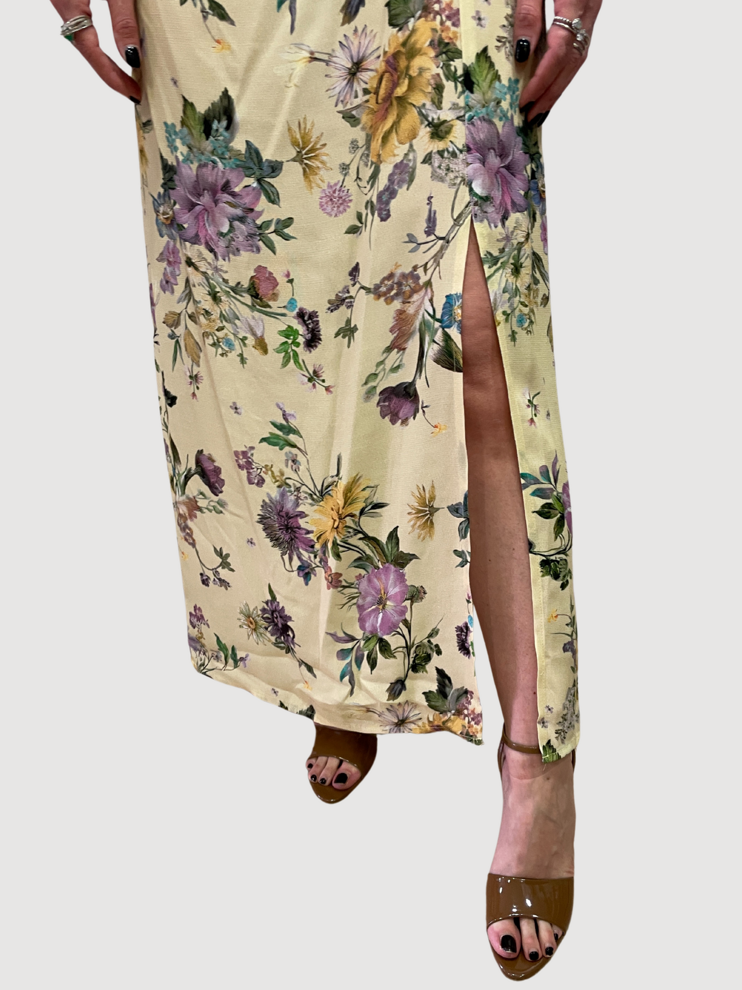 VICOLO - Abito lungo giallo a fiori con manica a sbuffo