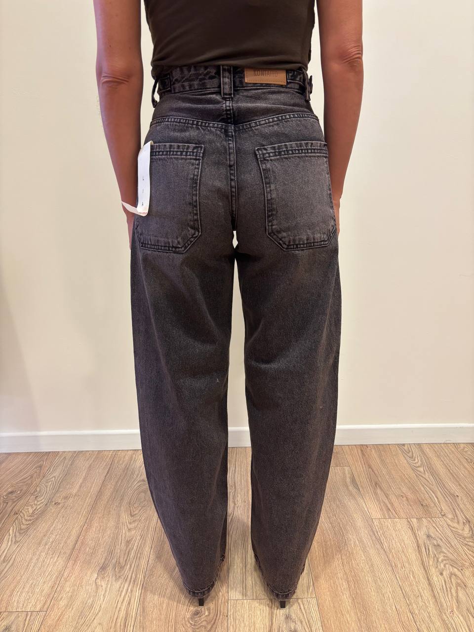 KONTATTO - Jeans Lia wid leg con fibbie color black rose marmorizzato