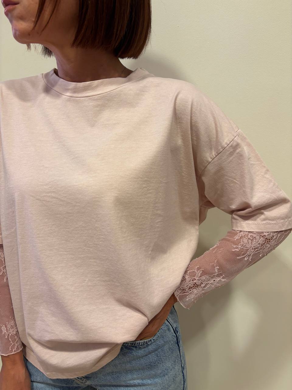SUSY MIX - Maglia in cotone con girocollo e maniche in pizzo color rosa