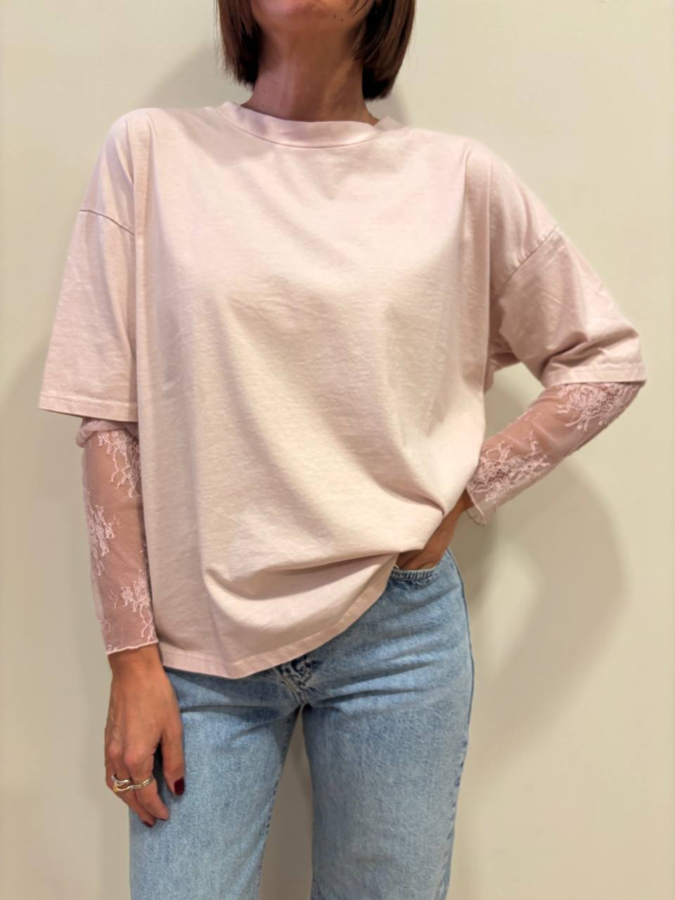 SUSY MIX - Maglia in cotone con girocollo e maniche in pizzo color rosa