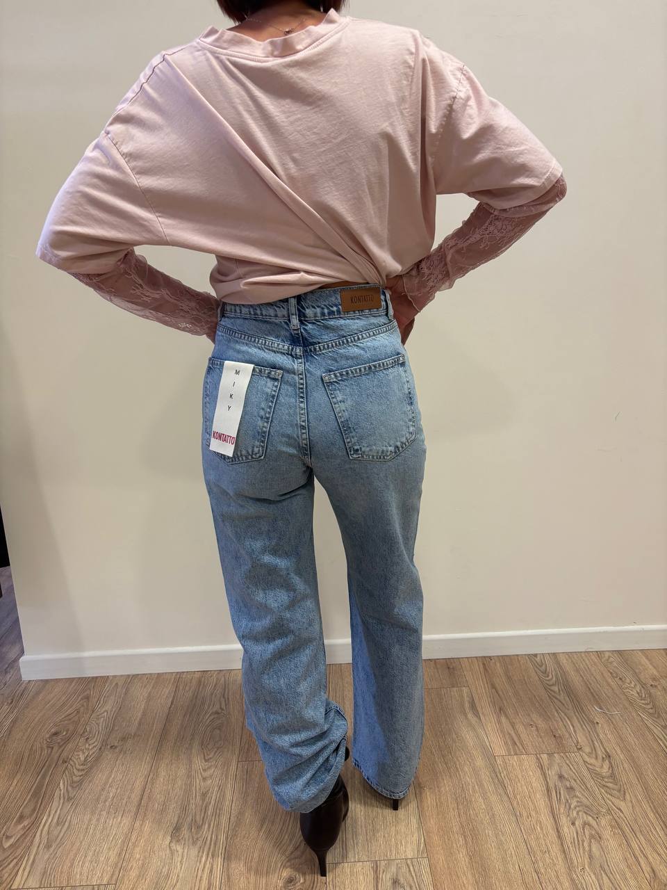 KONTATTO - Jeans Miki a gamba dritta in cotone con abbottonatura asimmetrica color blu