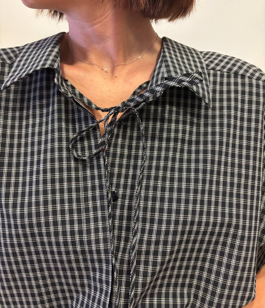 VICOLO - Camicia over con laccetto e top in tartan in misto cotone color nero e bianco