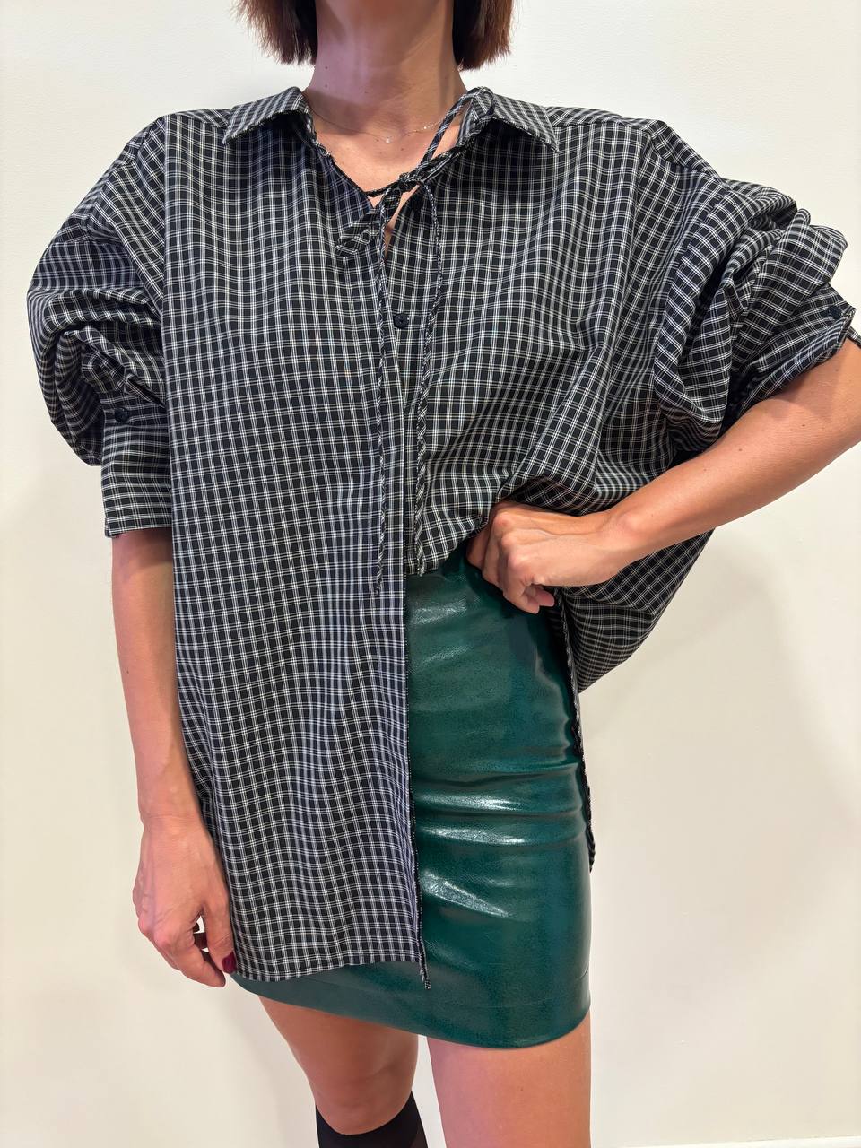 VICOLO - Camicia over con laccetto e top in tartan in misto cotone color nero e bianco