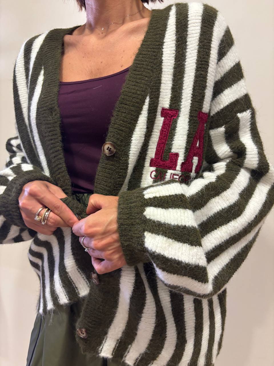 SOUVENIR - Cardigan a righe con bottoni color khaki e bianco con scritta