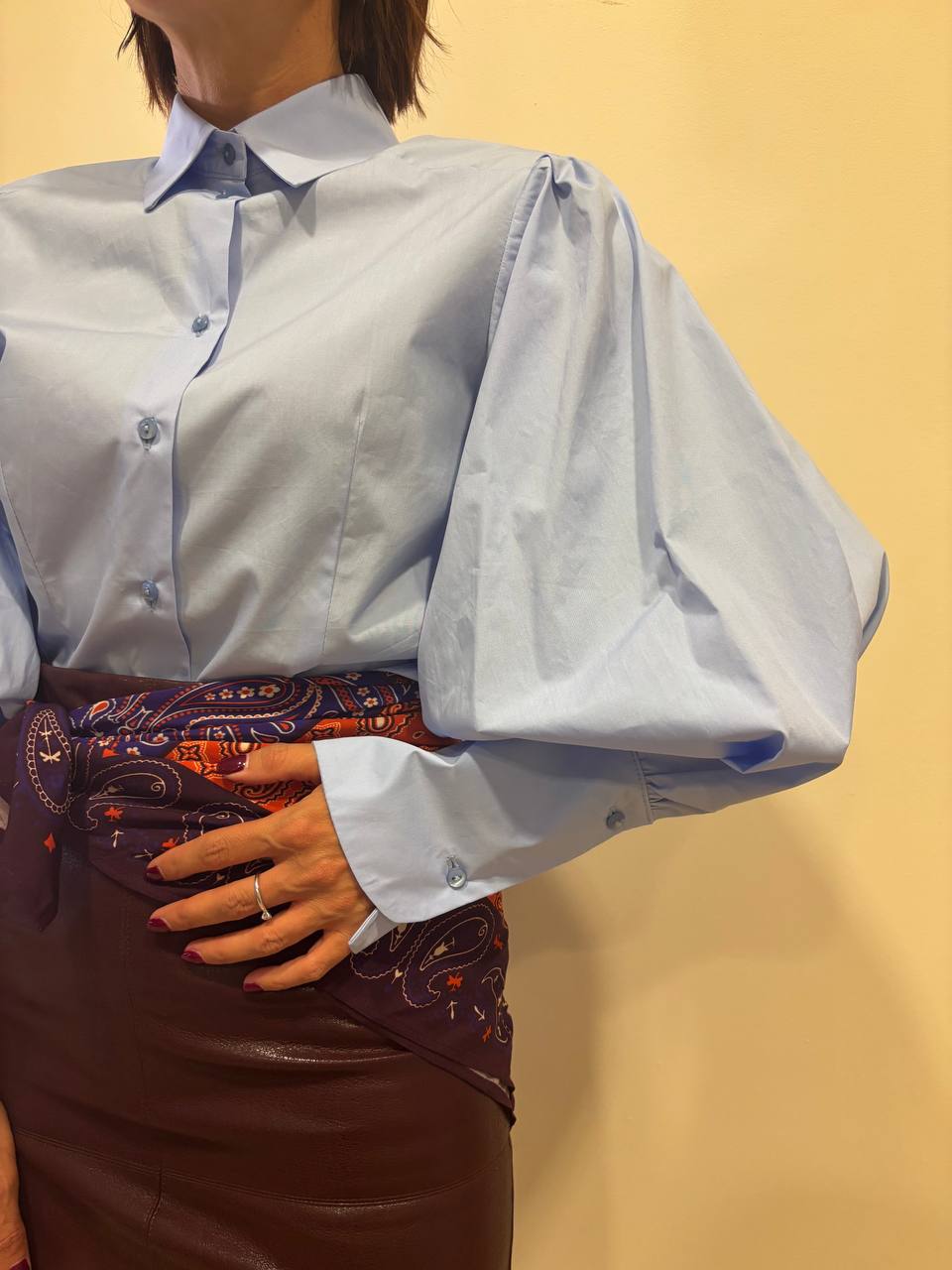KONTATTO - Camicia in cotone con maniche a palloncino color azzurro oxford