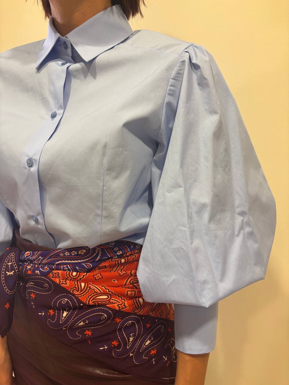 KONTATTO - Camicia in cotone con maniche a palloncino color azzurro oxford