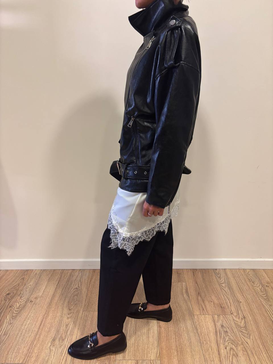 HAVEONE - Chiodo in ecopelle con zip, tasche e cintura in vita color nero